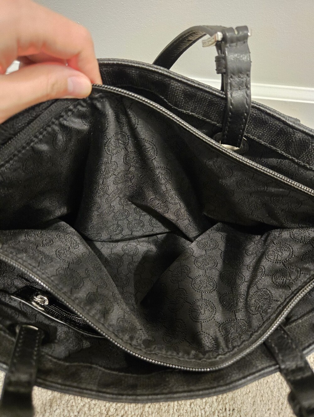 Michael Kors Jet Set Signature Tote - Picture 4 of 9